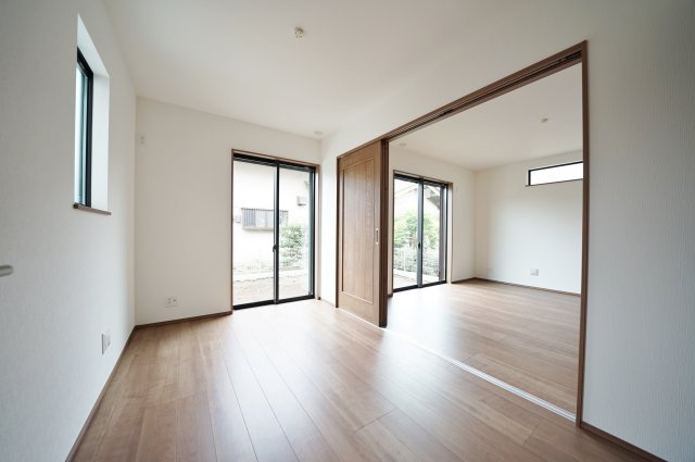 【横浜市旭区今宿2丁目3-5全2棟新築戸建て】★仲介手数料無料★（中沢小学校・旭中学校）の洋室