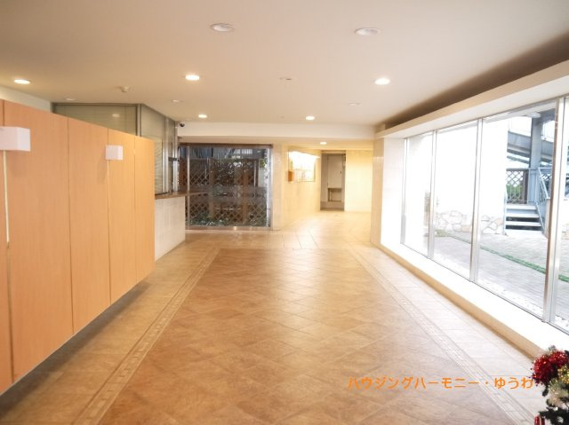 【その他共用部分】 | 目白ガーデニア | 広々としたエントランス内です。