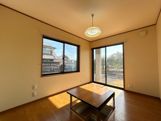 大平町西水代　中古戸建の居間・リビング