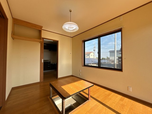 大平町西水代　中古戸建の居間・リビング