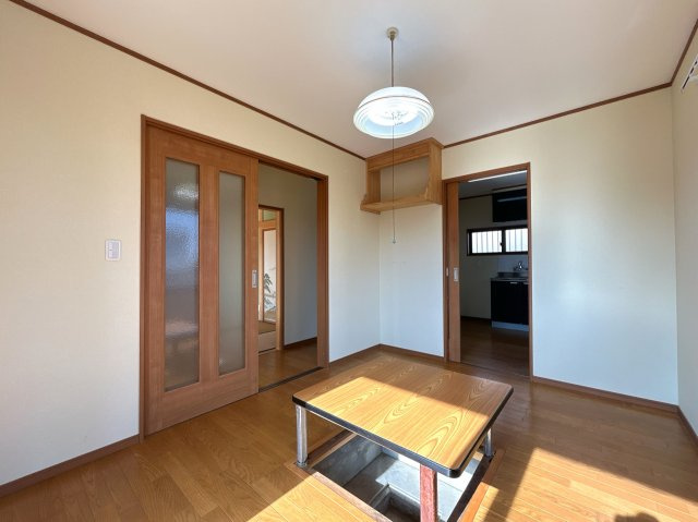 大平町西水代　中古戸建の居間・リビング