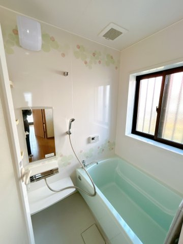 大平町西水代　中古戸建の浴室