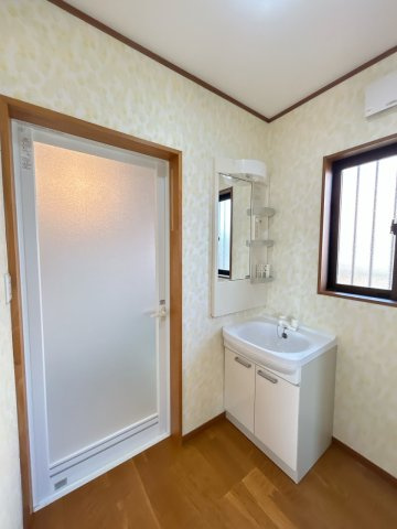 大平町西水代　中古戸建の独立洗面台