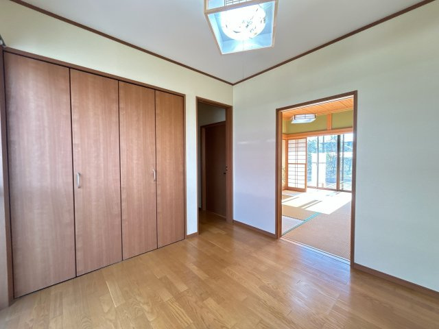 大平町西水代　中古戸建の洋室