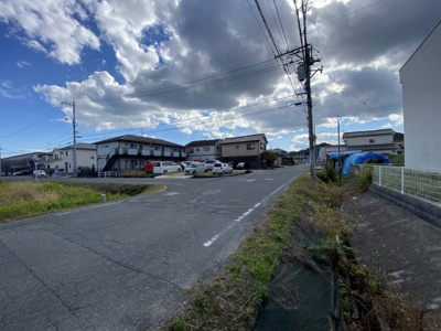 【周辺】 | レオパレスエスポアール１番館 | 物件前道路
