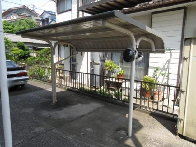 レオパレス梅山ヒルズの駐車場
