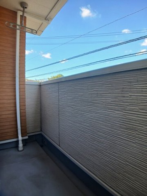 【バルコニー】 | クイーンペガサスⅢ | 外からの目が気にならないバルコニーで洗濯物が干せます