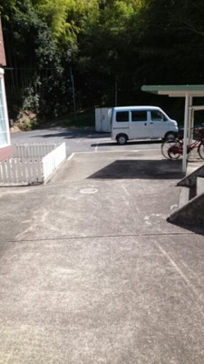 【駐車場】 | グリーン・リーフ軽井沢 | 駐車場に車を止められます