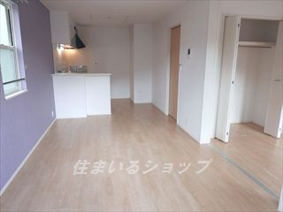 広島市安佐北区亀山９丁目のアパートの居間・リビング|エアコン付き