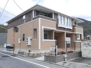 広島市安佐北区亀山９丁目のアパートの外観