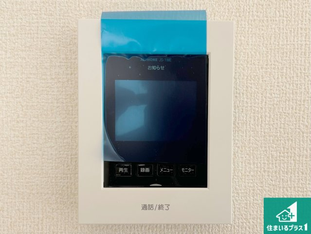 岸和田市並松町　第5期　新築一戸建ての防犯設備|カラーモニターインターホン！声だけでなく来訪者の姿や顔がモニターで確認できるので、小さなお子様がいらっしゃるご家庭でも安心できます！