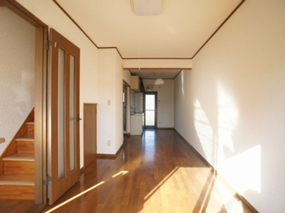 【居間・リビング】 | メゾンドノエルI | 快適に過ごせるエアコンが付いています♪