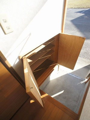 【玄関】 | メゾンドノエルI | 1階玄関！たくさん収納できるシューズボックスが付いています♪