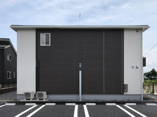 【駐車場】 | エバーレジデンス | 外観写真（昼）