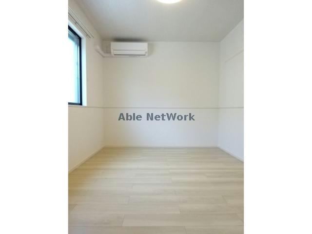 MKハイツ Bの居間・リビング|6.1帖の洋室