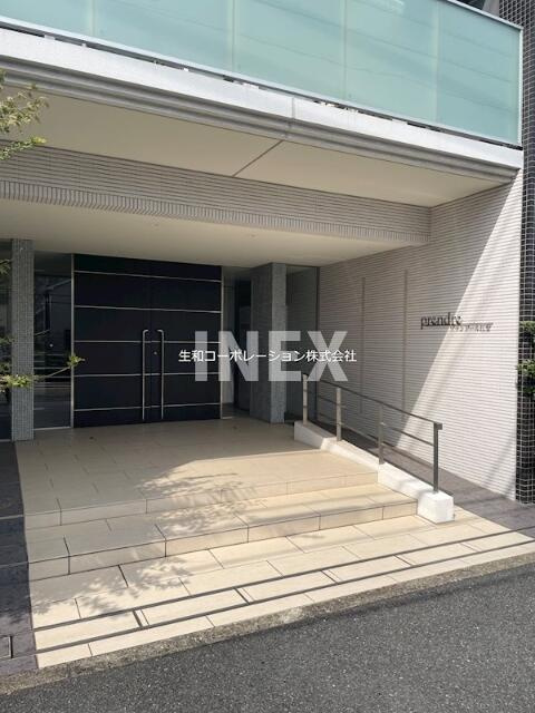 藤沢市辻堂新町２丁目の賃貸マンションのエントランス