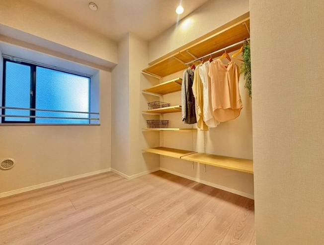 【洋室】 | ナイスアーバン池袋山手通り | うららかな陽射しがどのお部屋にも降り注ぎますように、快適さを追求した間取設計。