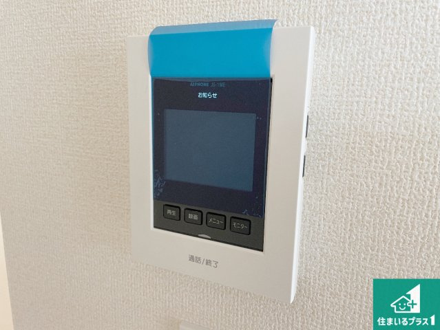 羽曳野市羽曳が丘西　新築一戸建ての防犯設備|カラーモニターインターホン！声だけでなく来訪者の姿や顔がモニターで確認できるので、小さなお子様がいらっしゃるご家庭でも安心できます！
