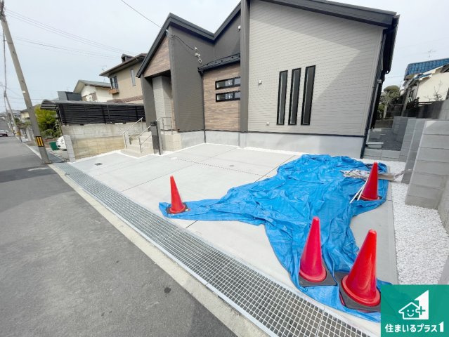 羽曳野市羽曳が丘西　新築一戸建ての駐車場|駐車スペース！散水栓があるので、こまめに愛車を洗えます！