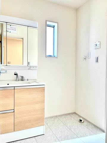 ●鈴鹿市磯山 新築戸建の洗面所