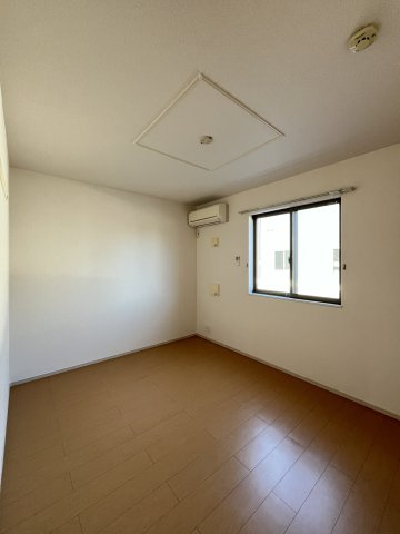 セレッソ　Ａの玄関|イメージ102号室の写真（反転あり）