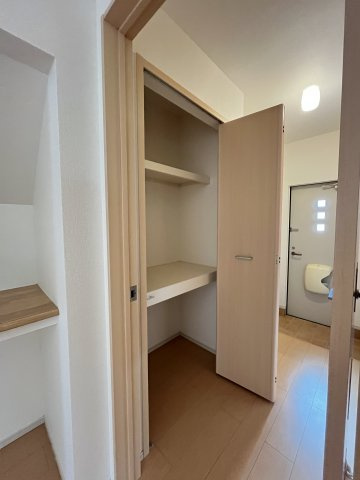 セレッソ　Ａの収納|イメージ102号室の写真（反転あり）