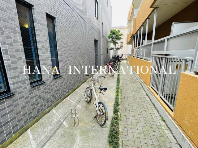 パレシアンの駐車場