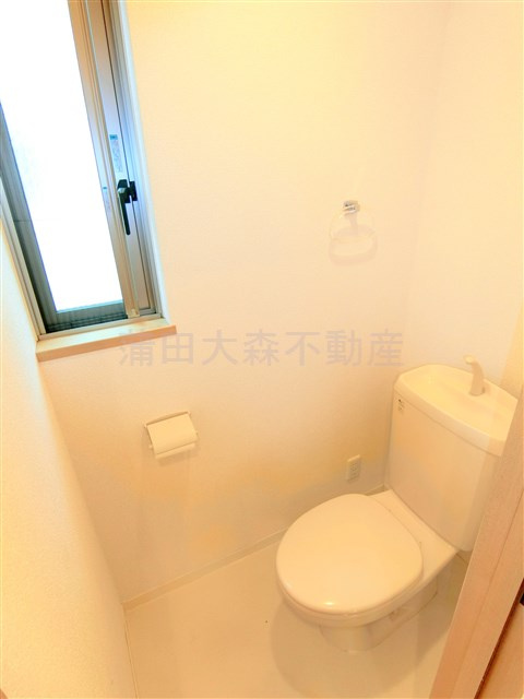 シャルム大森のトイレ|窓付きのトイレ