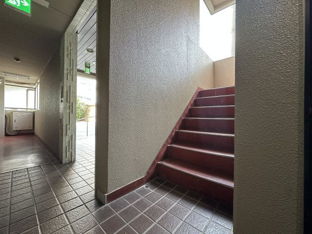 第六大朋マンションのエントランス