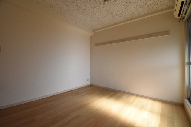 第六大朋マンションの洋室