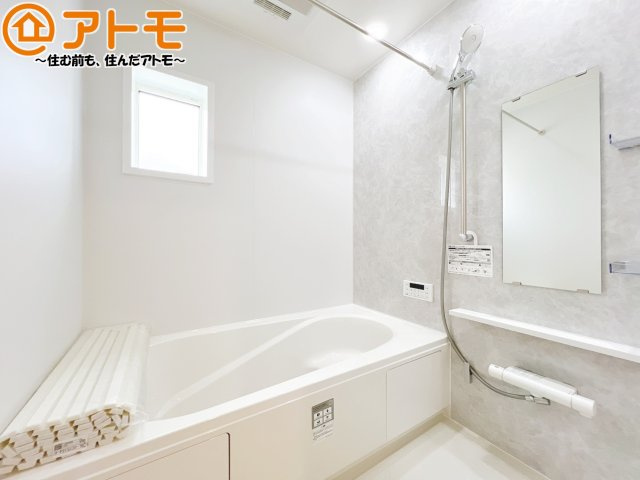 【浴室】 | 清水区向田町第1期　新築戸建　1号棟 | 浴室乾燥などの機能も充実♪ユニットバスはお掃除もしやすく家事の手間も軽減！窓は湿気をこもらせません！