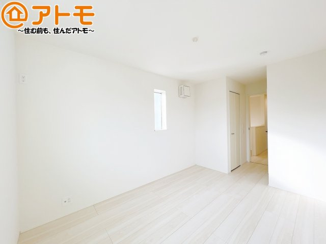 【子供部屋】 | 清水区向田町第1期　新築戸建　1号棟 | 壁と床がシンプルな色合いだからこそ自分だけの空間を作れます♪お部屋作りのイメージは順調でしょうか♪
