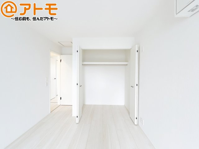 【収納】 | 清水区向田町第1期　新築戸建　1号棟 | ハンガーパイプ付きのクローゼットは季節ものなどを収納することができて便利です♪