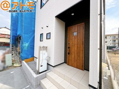 【玄関】 | 清水区向田町第1期　新築戸建　1号棟 | 落ち着いた色合いの玄関はダブルロックで防犯性に優れた仕様になっています♪