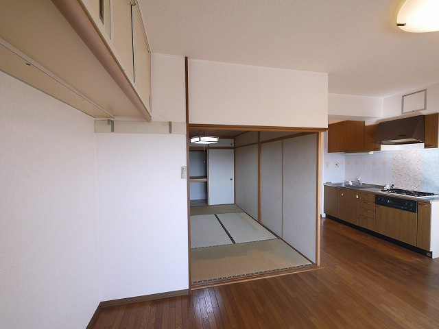 コーポ睦の内装|おしゃれな居間です