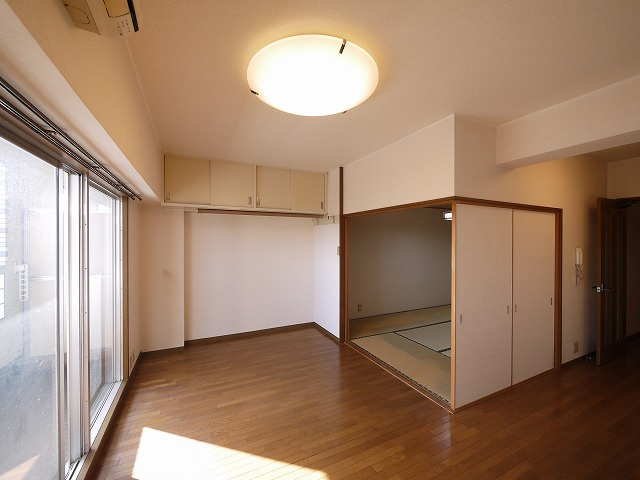 コーポ睦の居間・リビング|ゆったりとした居間です