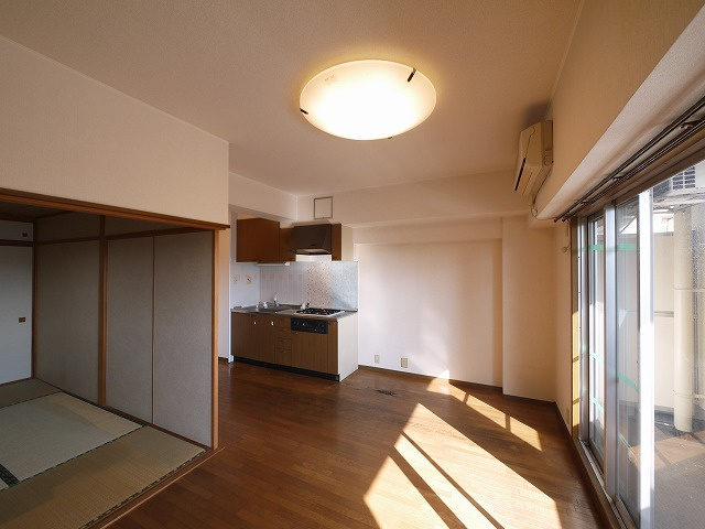 コーポ睦の居間・リビング|ゆったり過ごせるリビングです