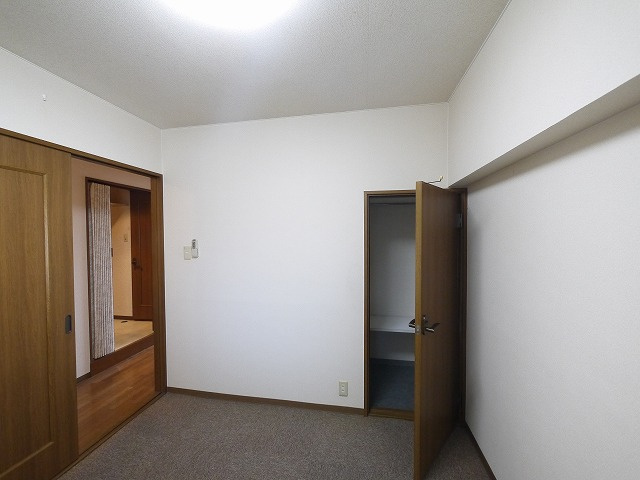 コーポ睦の寝室|落ち着いて過ごせるお部屋なので、寝室にいかがでしょうか