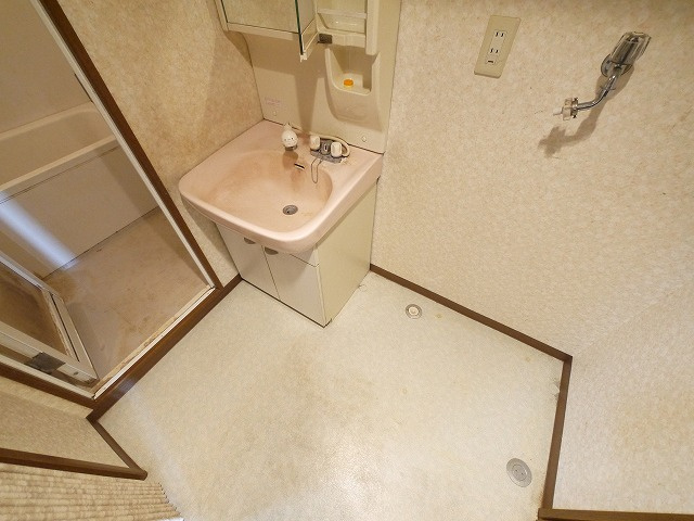 コーポ睦の洗面所|脱衣スペースもあります