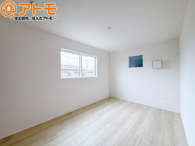 【子供部屋】 | 清水区向田町第1期　新築戸建　2号棟 | 壁と床がシンプルな色合いだからこそ自分だけの空間を作れます♪お部屋作りのイメージは順調でしょうか♪