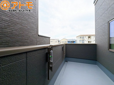 【バルコニー】 | 清水区向田町第1期　新築戸建　2号棟 | 陽当りの良いバルコニーはお洗濯物はもちろんお布団もふかふかになります♪