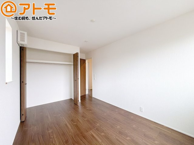 【寝室】 | 清水区向田町第1期　新築戸建　3号棟 | 収納スペースもしっかり確保したお部屋は、収納家具の数も減らせるのでお部屋を広く使えます！