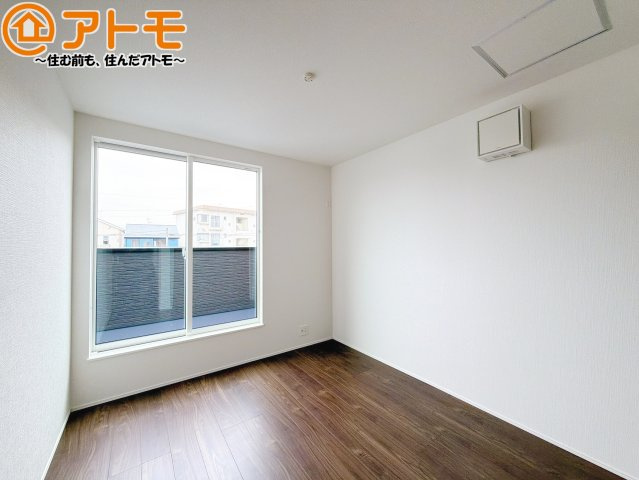 【子供部屋】 | 清水区向田町第1期　新築戸建　3号棟 | 壁と床がシンプルな色合いだからこそ自分だけの空間を作れます♪お部屋作りのイメージは順調でしょうか♪