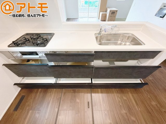 【キッチン】 | 清水区向田町第1期　新築戸建　3号棟 | 大容量システムキッチン♪お料理スペースやシンク広々！毎日の家事をしっかりサポート♪