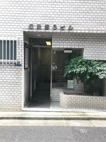 福岡第３ビルのエントランス