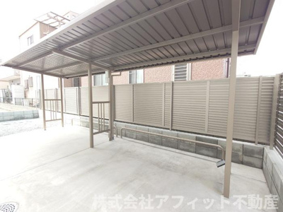 【その他共用部分】 | ウィスティリアⅡ | 屋根付き駐輪場