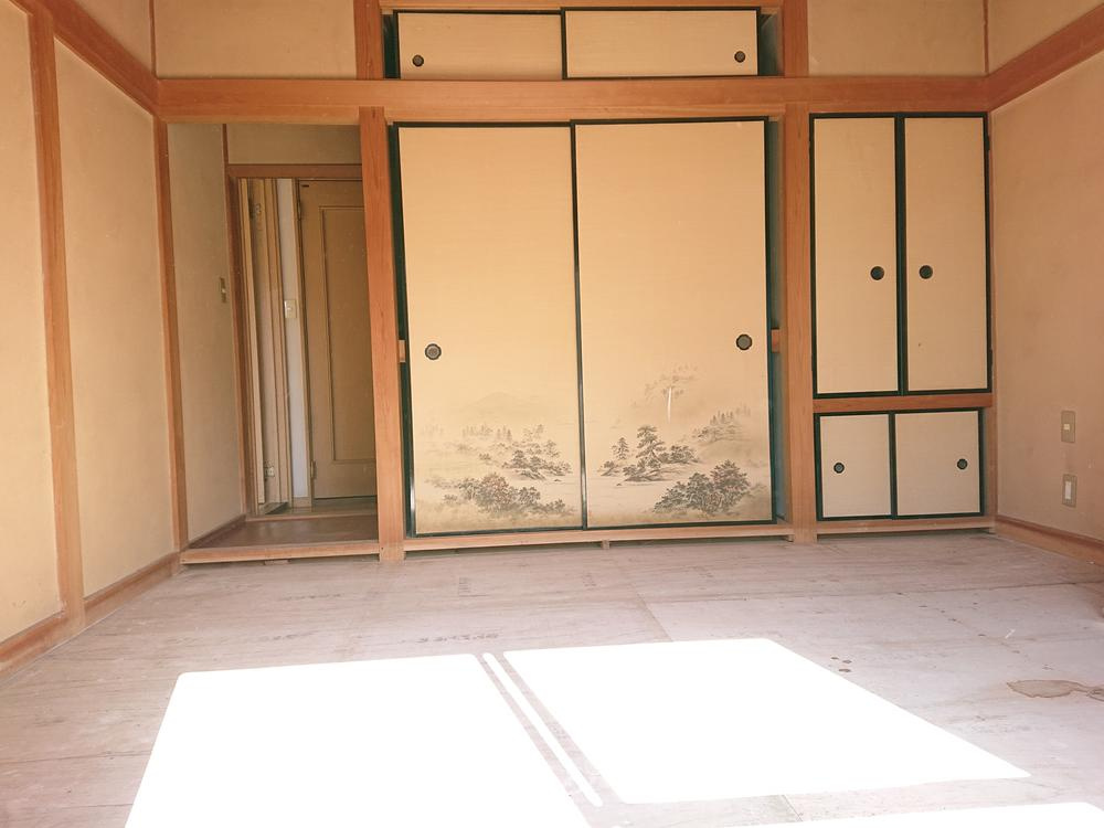 楠根南町　中古一戸建ての収納|和室7.0帖　押入
■物件内覧・資金計画相談・住宅ローン相談、リフォーム相談、お問合せ受付中■
※当日・翌日のご内覧、ご相談はお電話でのお問合せがスムーズです！
