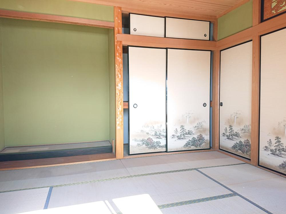 楠根南町　中古一戸建ての収納|和室　押入
■物件内覧・資金計画相談・住宅ローン相談、リフォーム相談、お問合せ受付中■
※当日・翌日のご内覧、ご相談はお電話でのお問合せがスムーズです！