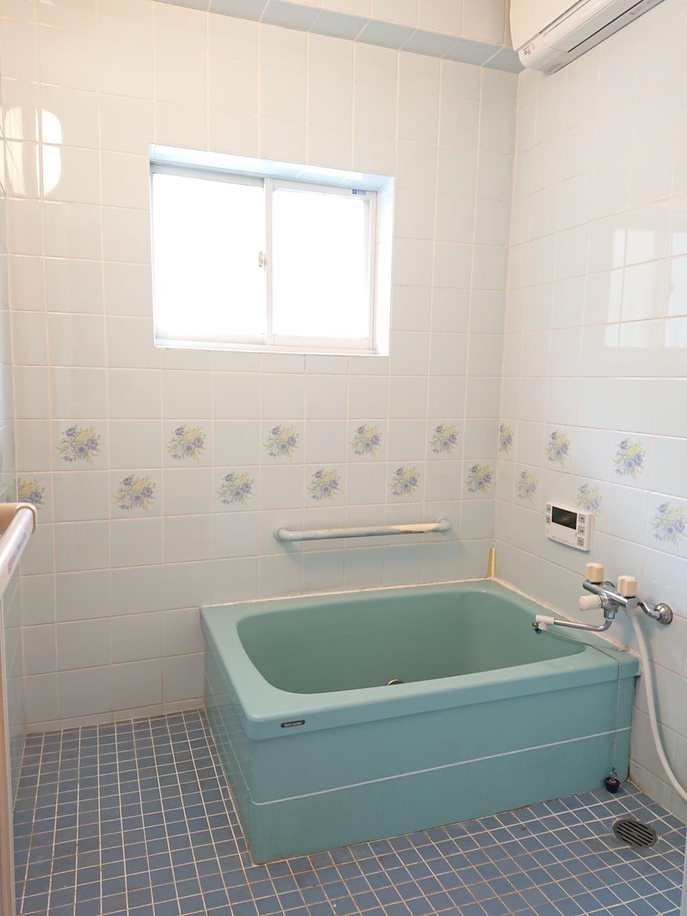 楠根南町　中古一戸建ての浴室|オートバス
■物件内覧・資金計画相談・住宅ローン相談、リフォーム相談、お問合せ受付中■
※当日・翌日のご内覧、ご相談はお電話でのお問合せがスムーズです！