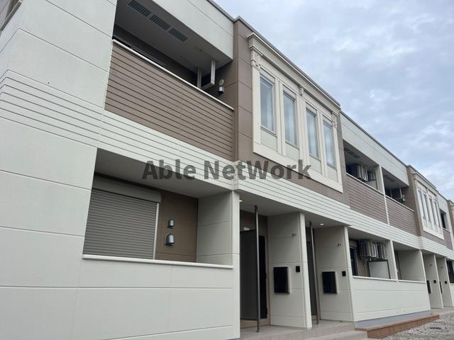 カリーノミラドールの外観